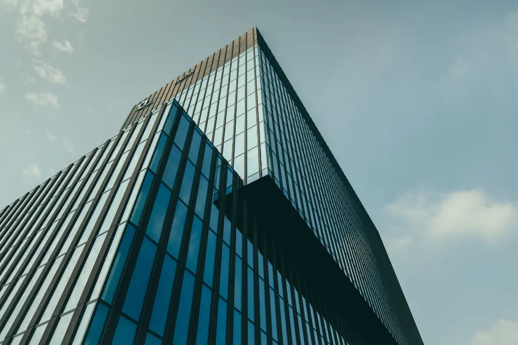 low-angle-view-building-glass-facade-beautiful-cloudy-sky.webp